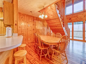 Hawks Point Lodge 5 Bedroom Home with Hot Tub