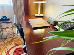 Zhaotong Purple Light Hotel