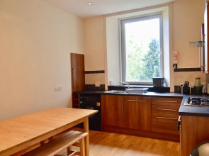 Modern 2 Bedroom Dalry Apartment