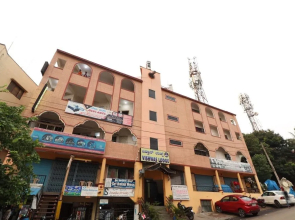 Spot On 37711 Vishwas Delux Lodge