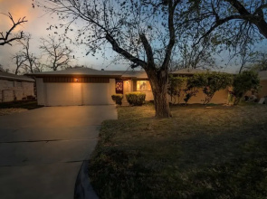 Beautiful Pet Friendly Home In Central Location! 4 Bedroom Home by Redawning