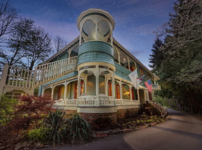Honey Hill Inn & Cabins at Engadine