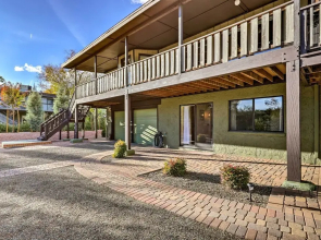 West Sedona House w/ Deck & Views, 3 Mi to Uptown!
