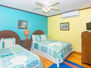 Casa Tortuga Buceadora 2 Bedroom Condo by Redawning
