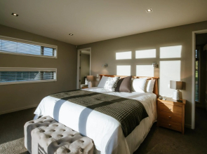 Mt Gold Retreat - Sleeps 8 - Spa Pool - Tennis Court