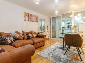 Smethwick - House - Sleeps 8 - Parking