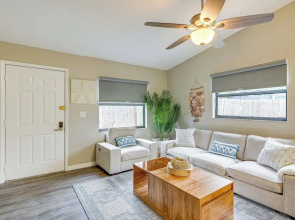 Dtwn Palm Harbor Condo: Walk to Water!