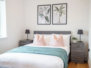 Cosy 2-bed Flat in Slough with Free WiFi