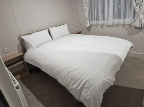 Family Caravan - Sleeps 6 - Pet Friendly - Parking
