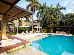w Splendid 5BR Villa at Mesa de Yeguas