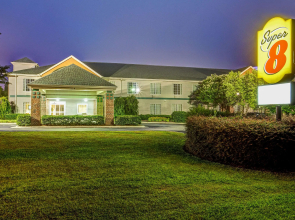 Super 8 by Wyndham Smithfield/Selma