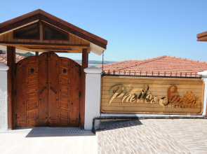 Phellos Suites