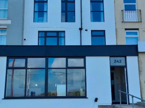 Hotel 242