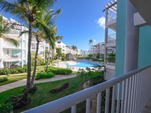 2 Bedroom Resort With Balcony and Pool View