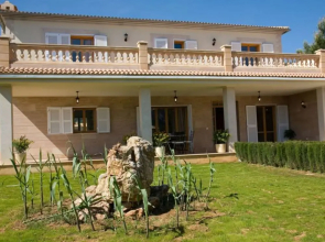 Quaint Villa with Jacuzzi in Sa Pobla