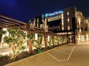 Oaks Hotel