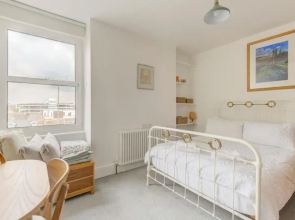 Worthing sea-front apartment