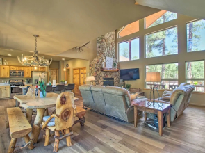 Wooded Hideaway! Spacious Show Low Log Cabin