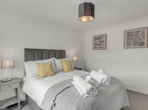 Host Stay Galley Lodge