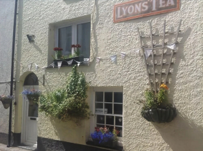 Holly Cottage Vintage B&B
