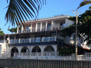 Le Port Hotel