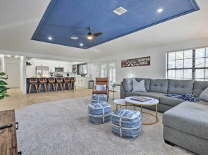 3 Mi to Dtwn! Riverfront Seguin Home w/ Sunroom