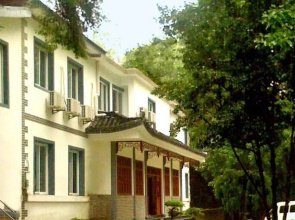 Pine Ridge Lodge