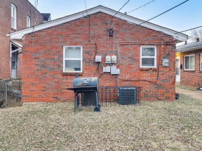 Quaint St Louis Home ~ 6 Mi to Downtown!