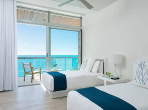 Luxurious Oceanfront Villa Infinity Pool Views