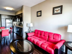 The Hollywood Roxy Apartment