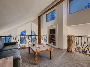 New Listing! Quicksilver Lodge 3 Bedroom Home by RedAwning