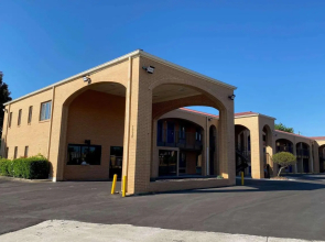 Days Inn by Wyndham Newnan