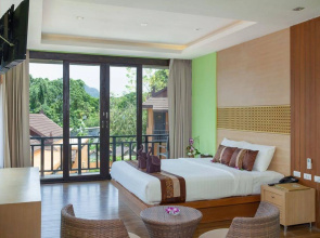 Phi Phi Long Beach Resort & Villa