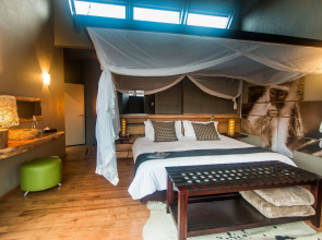 Rhino Ridge Safari Lodge