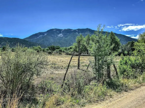 Arroyo Seco Adobe w/ Hot Tub Near Taos Ski Valley!