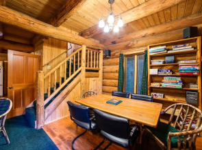 Mt. Baker Lodging Cabin 47 – Hot Tub, BBQ, Sleeps 10! by MBL