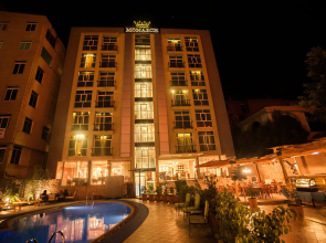 Monarch Parkview Hotel