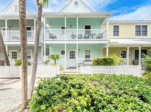 A Siesta Bay by Avantstay Key West Walkable Gated Community, Shared Pool Week Long Stays Only