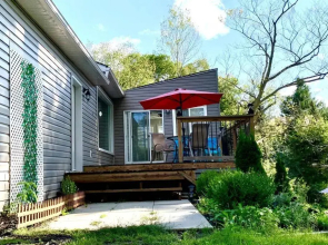Waterfront 3-bedroom cottage with great view