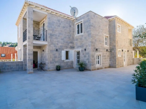 Residence & Pool Villa Schwarz Suites