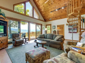 Almond Vacation Rental w/ Mountain Views!