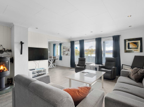 Lovely 4 Bedroom House With the View of Aurora