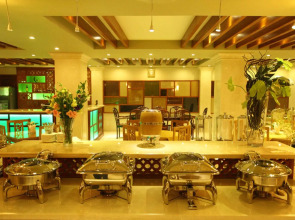 Au Lac Charner Hotel