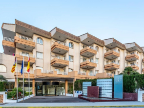 Hotel Illot Suites