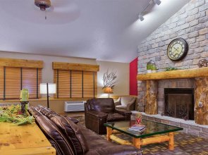 AmericInn Lodge & Suites Hampton