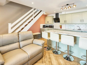 Host Stay Knights Manor Way