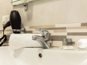 Hotel RossoVino Como