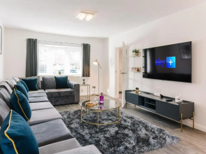 The White House - Grand & Spectacular 5-bed, sleeps 14- Central Solihull, NEC, JLR, HS2, Resorts World, Airport