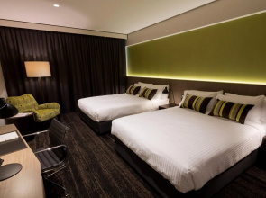 The Glen Hotel & Suites