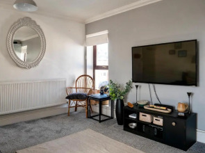 Penarth Town (Cardiff) - Private Sun Terrace! Ideal For Families & Couples!